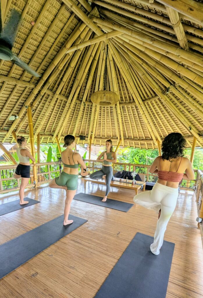 retraite à Bali, sororité, bien-être, yoga Retraite bali en français Retraite spirituelle à Bali Retraite de yoga à Bali Séance de Breathwork à Bali Retraite de méditation à Bali Bien-être à Ubud Séjour bien-être Bali Retraite de yoga et méditation à Bali Retraite de pleine conscience à Bali Vacances spirituelles à Bali Retraite entre femmes à Bali