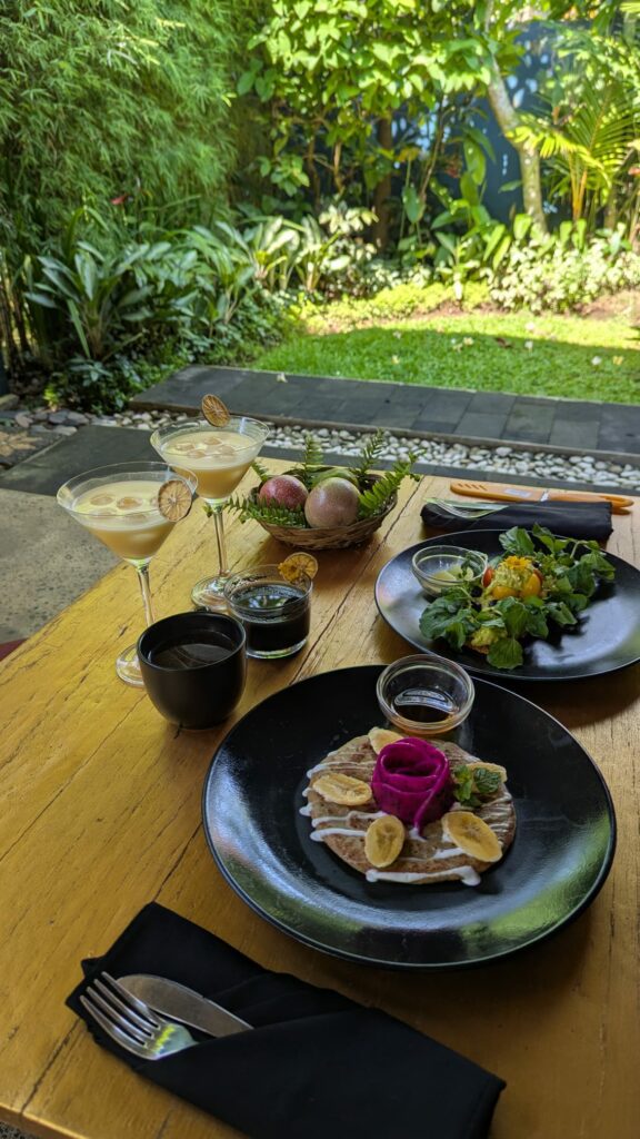 retraite à Bali, bien-être, healthy Retraite bali en français Retraite spirituelle à Bali Retraite de yoga à Bali Séance de Breathwork à Bali Retraite de méditation à Bali Bien-être à Ubud Séjour bien-être Bali Retraite de yoga et méditation à Bali Retraite de pleine conscience à Bali Vacances spirituelles à Bali Retraite entre femmes à Bali