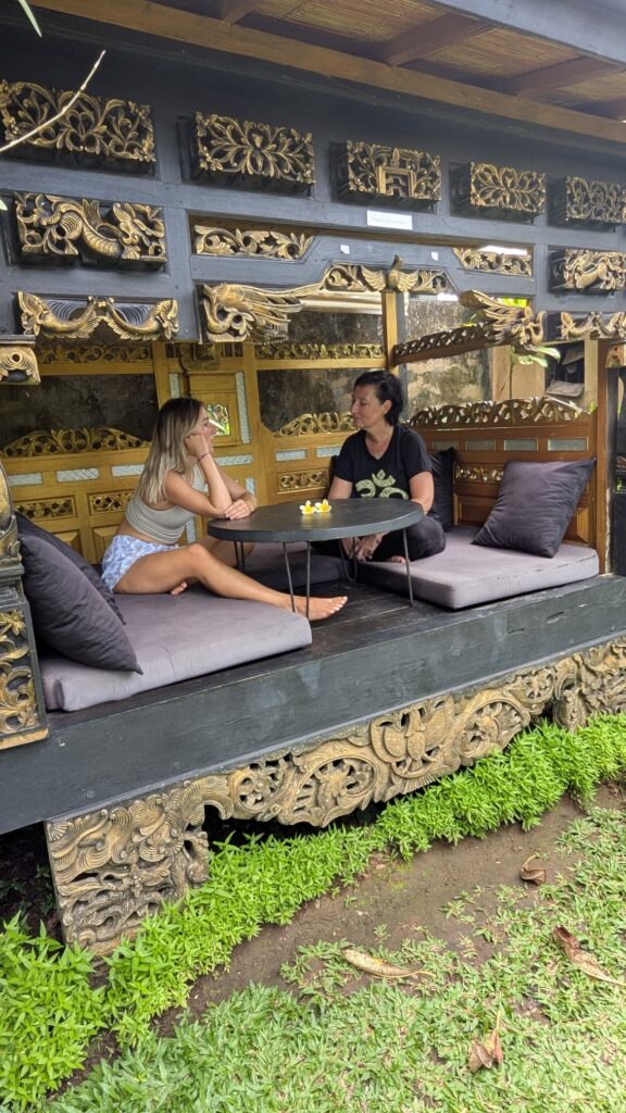 retraite à Bali, sororité, bien-être, yoga Retraite bali en français Retraite spirituelle à Bali Retraite de yoga à Bali Séance de Breathwork à Bali Retraite de méditation à Bali Bien-être à Ubud Séjour bien-être Bali Retraite de yoga et méditation à Bali Retraite de pleine conscience à Bali Vacances spirituelles à Bali Retraite entre femmes à Bali