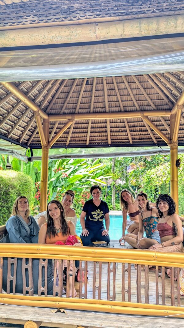Respiration, Breathwork, kundalini retraite à Bali, sororité, bien-être, écoute et atelier de gratitude Retraite bali en français Retraite spirituelle à Bali Retraite de yoga à Bali Séance de Breathwork à Bali Retraite de méditation à Bali Bien-être à Ubud Séjour bien-être Bali Retraite de yoga et méditation à Bali Retraite de pleine conscience à Bali Vacances spirituelles à Bali Retraite entre femmes à Bali